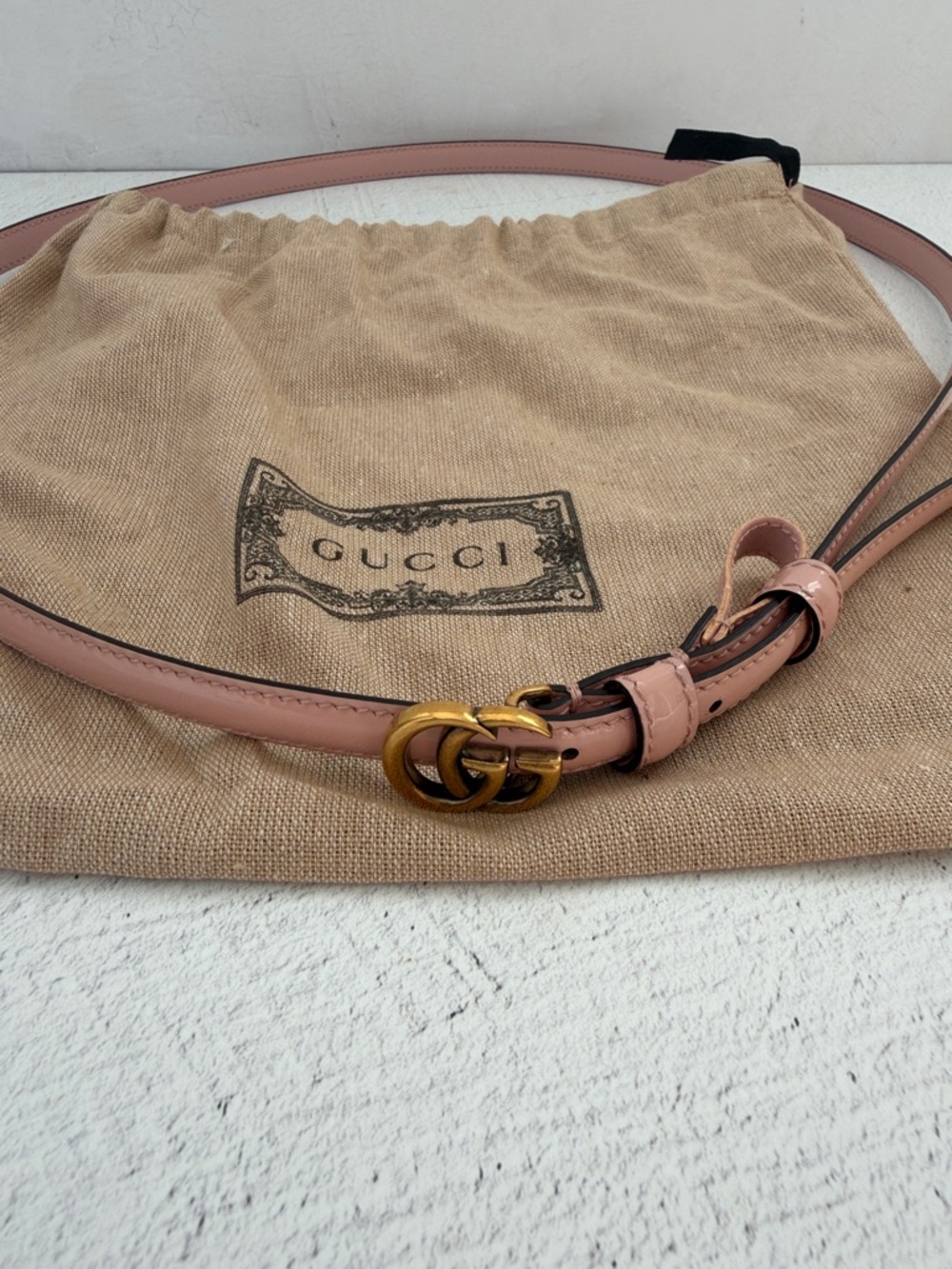 Gucci Slim Patent Leather Belt in Pale Pink with Gold Double G - Picture 5 of 11